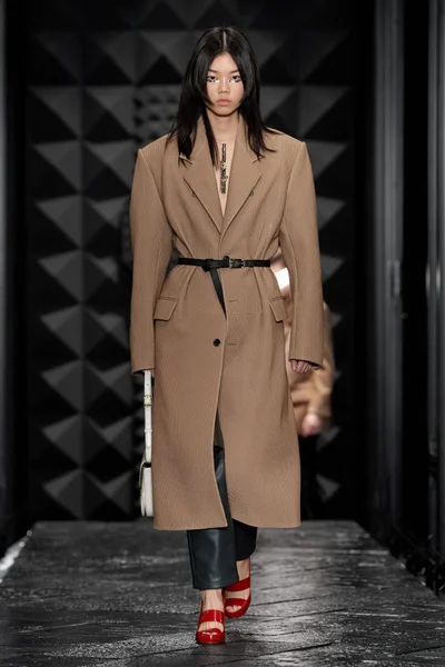 Look 14